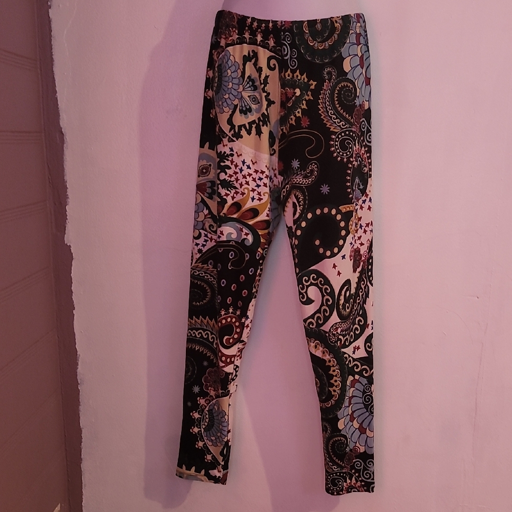 Paisley Print Leggings with Black and Cream